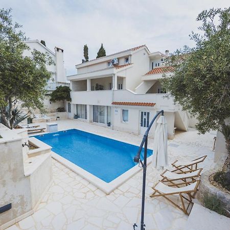 Villa Bella With Pool Новаля Екстериор снимка