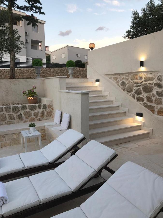 Villa Bella With Pool Новаля Екстериор снимка