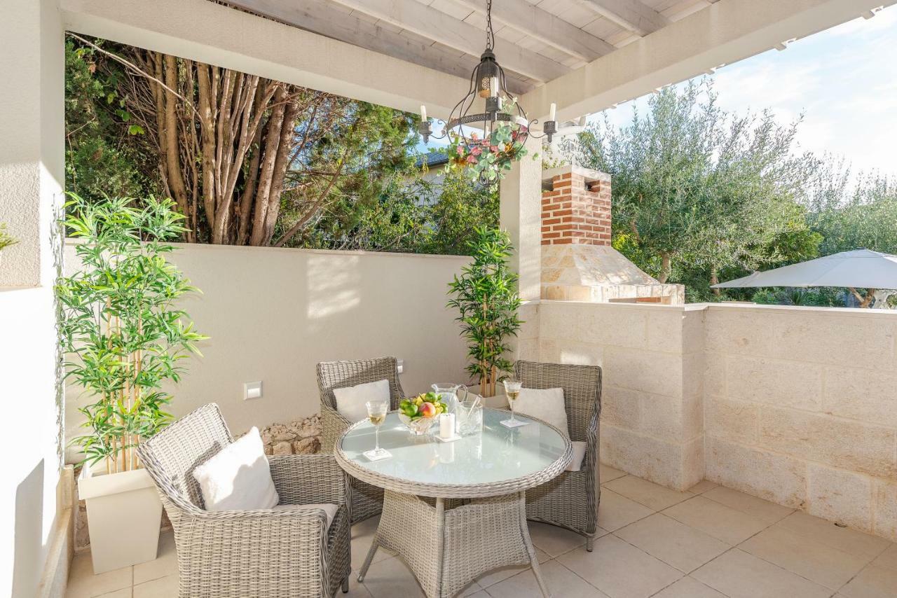Villa Bella With Pool Новаля Екстериор снимка