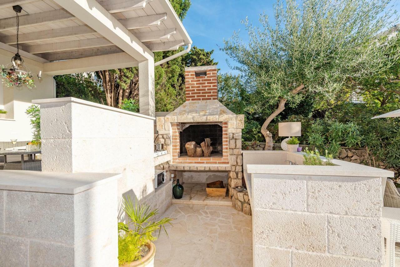 Villa Bella With Pool Новаля Екстериор снимка
