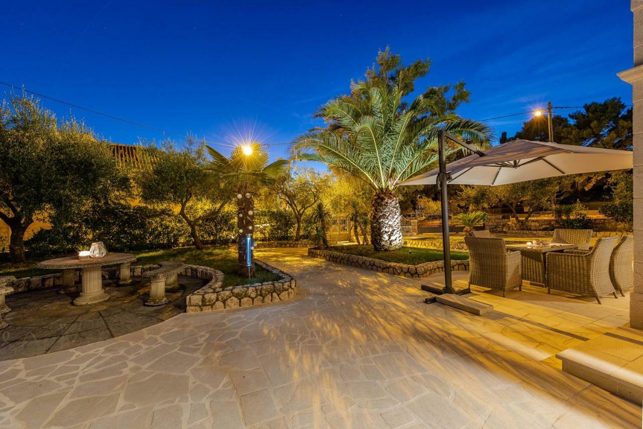 Villa Bella With Pool Новаля Екстериор снимка