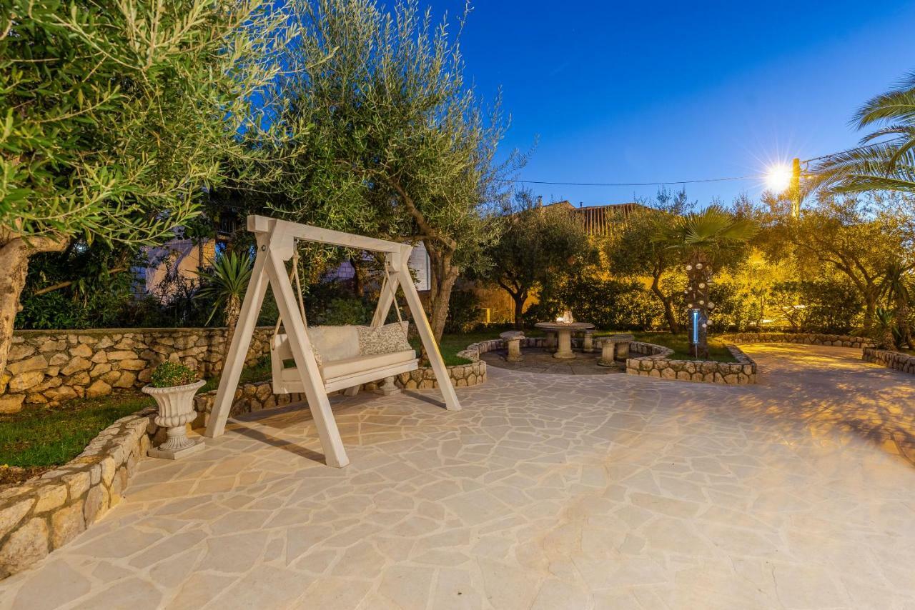 Villa Bella With Pool Новаля Екстериор снимка