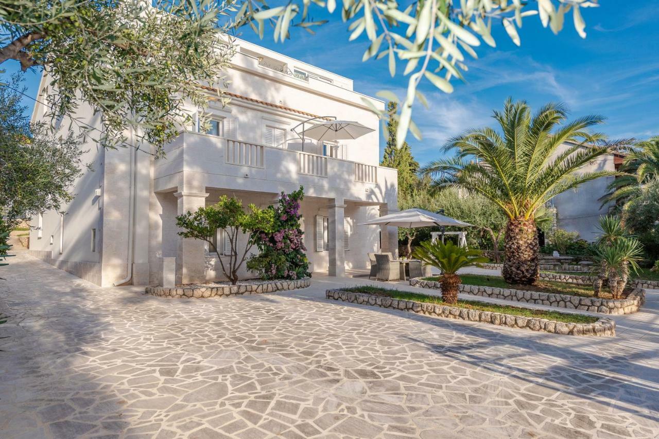 Villa Bella With Pool Новаля Екстериор снимка