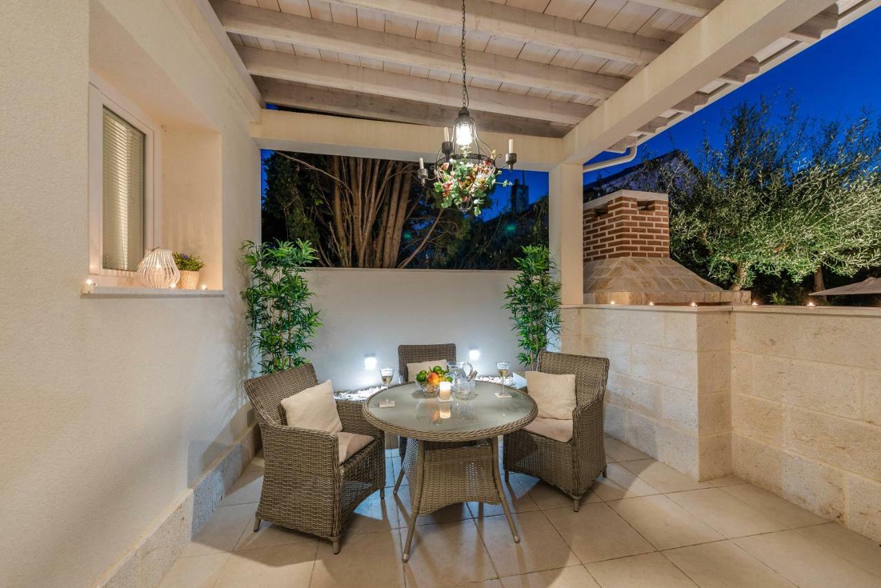 Villa Bella With Pool Новаля Екстериор снимка