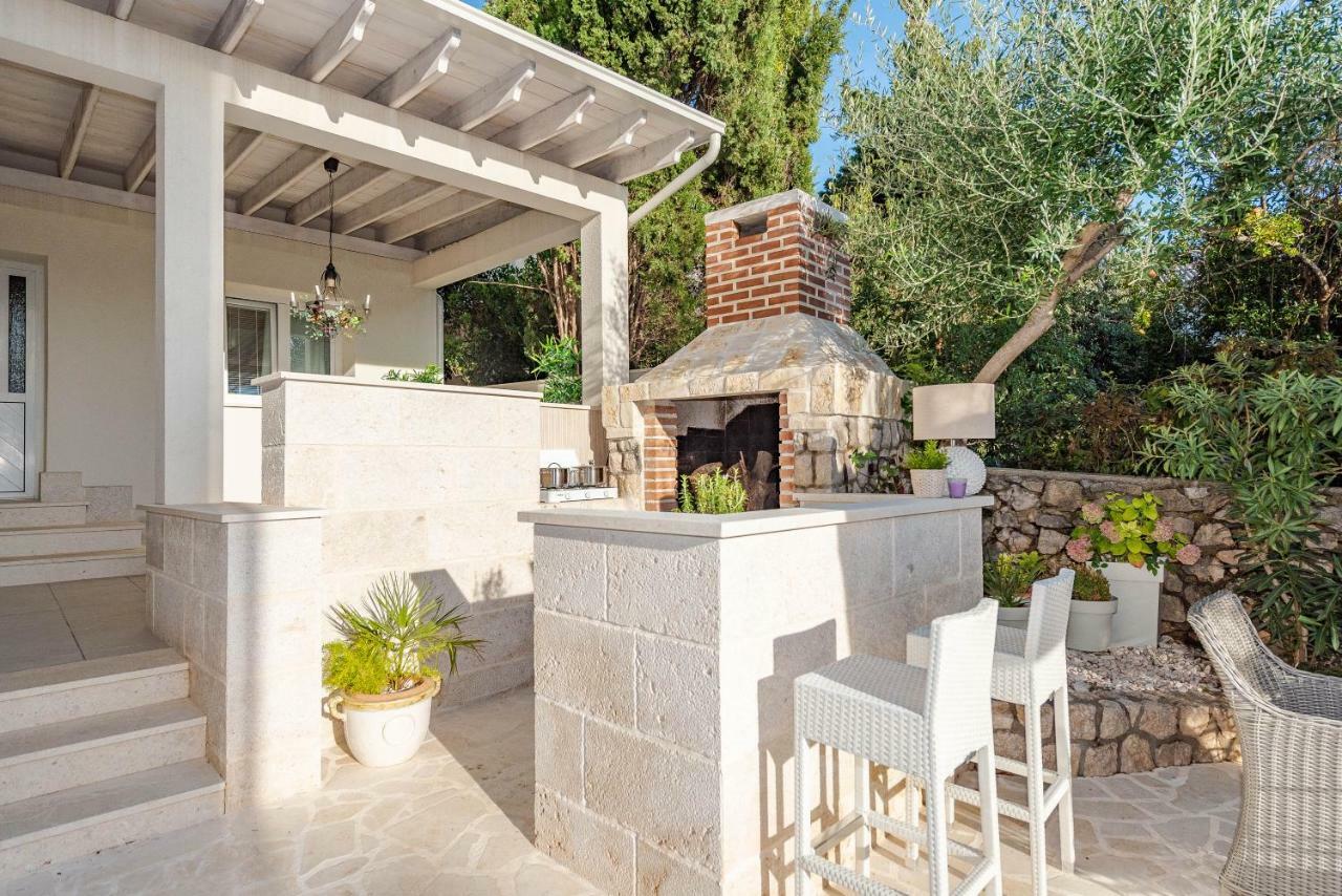 Villa Bella With Pool Новаля Екстериор снимка