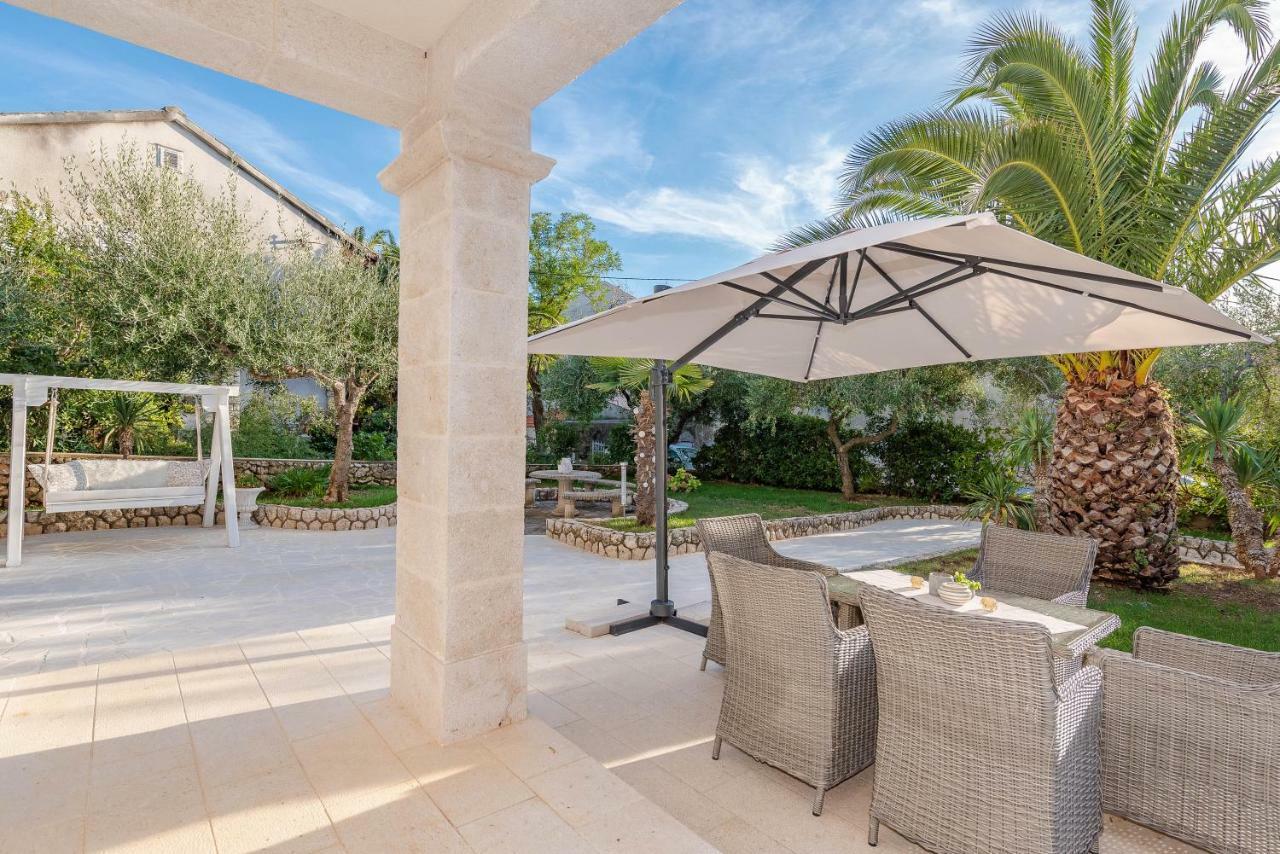 Villa Bella With Pool Новаля Екстериор снимка