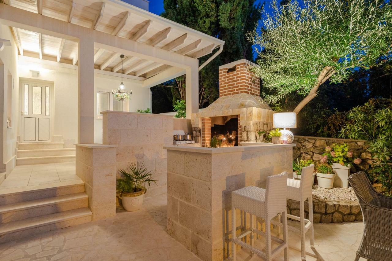 Villa Bella With Pool Новаля Екстериор снимка