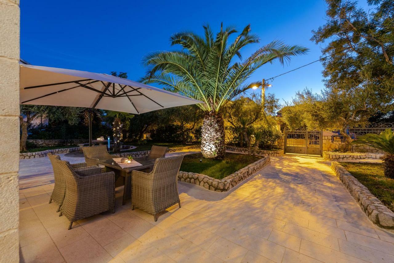 Villa Bella With Pool Новаля Екстериор снимка